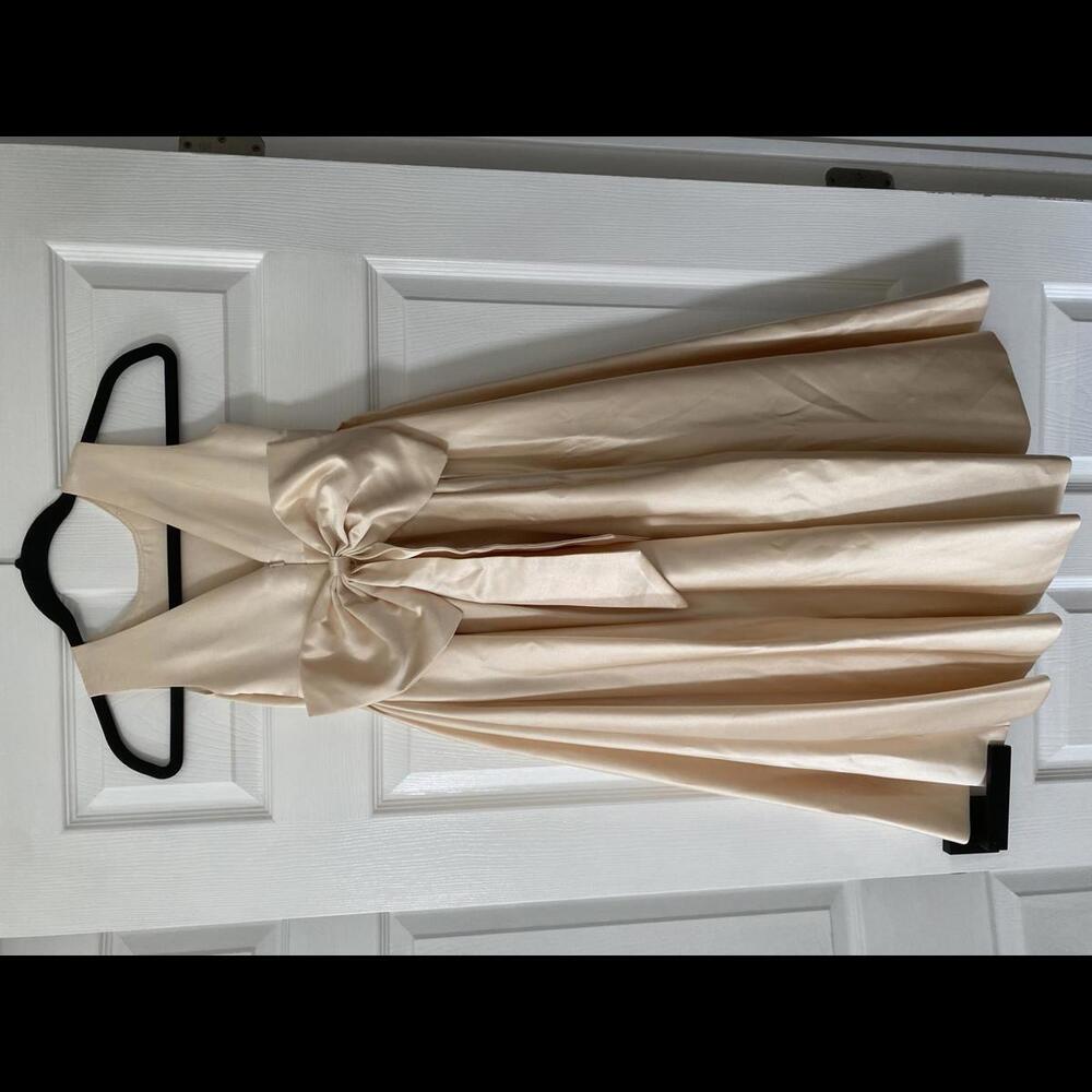 Satin flower girl dress, size 8 - Picture 5 of 6
